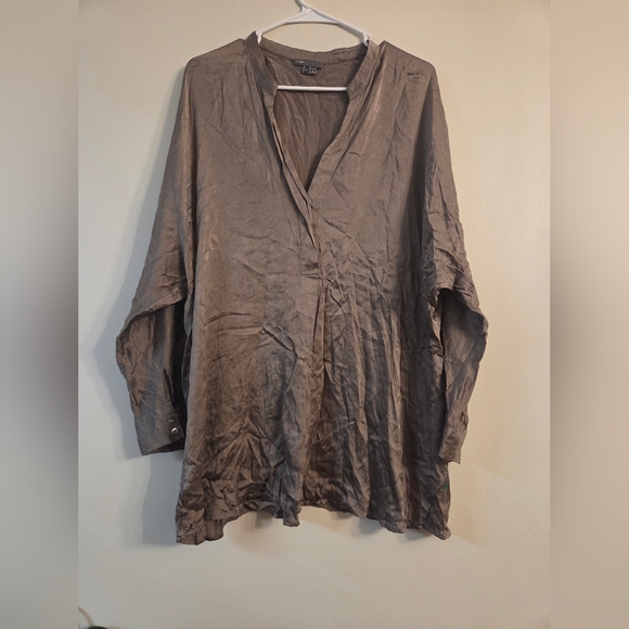 Vince Tops - Womens Large VINCE. brand Silk Blouse.